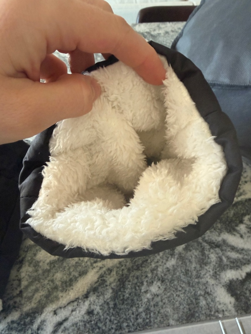 UPPAbaby Cozy Handmuff Black Stroller Hand Muff with White Faux Fur Lining - Picture 5 of 5
